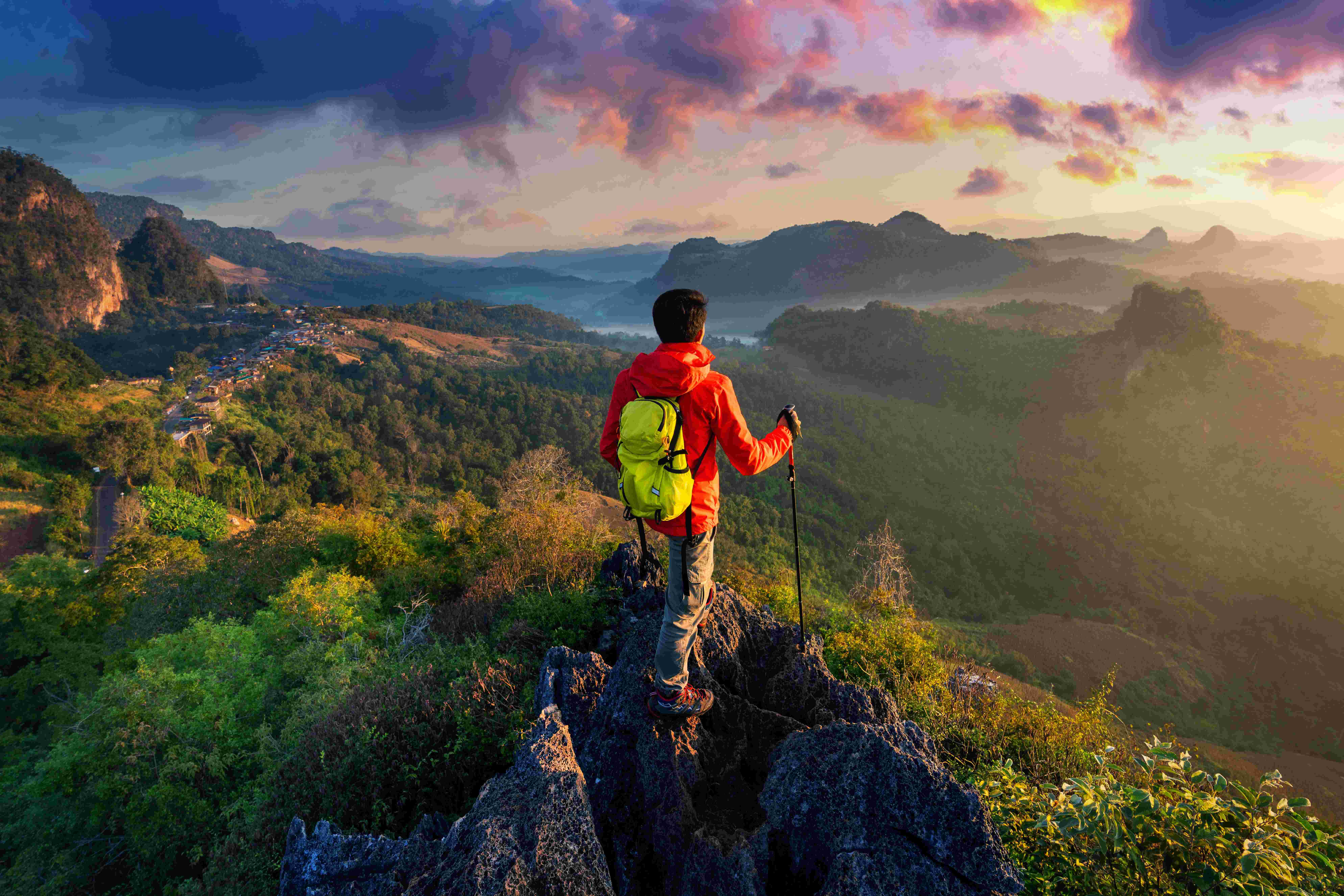 compressed-backpacker-standing-sunrise-viewpoint-ja-bo-village-mae-hong-son-province-thailand (1)